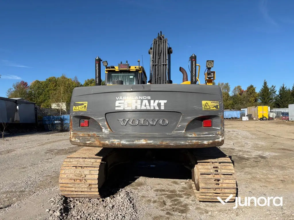 Grävmaskin Volvo EC210CL med tiltrotator och redskap