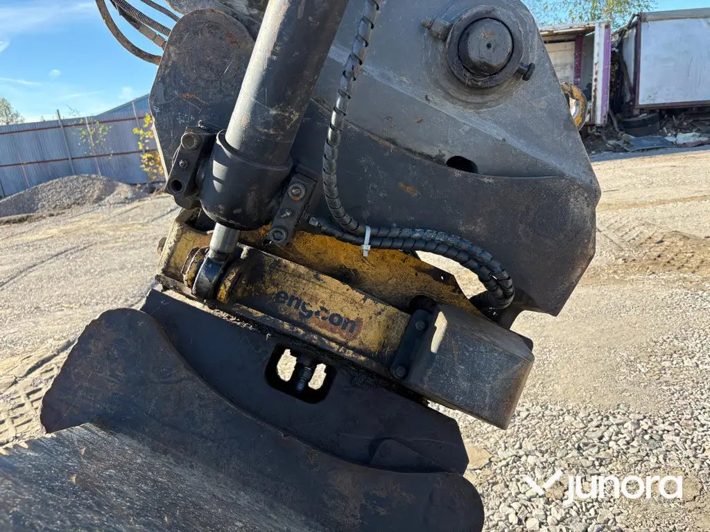 Grävmaskin Volvo EC210CL med tiltrotator och redskap