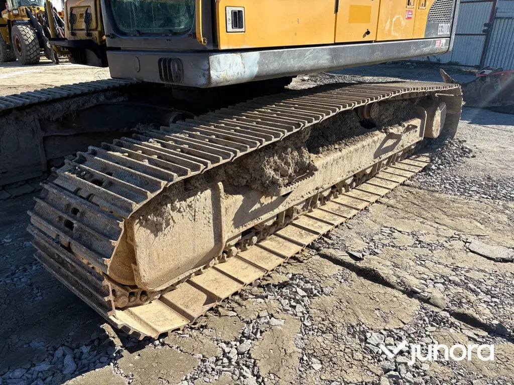 Grävmaskin Volvo EC210CL med tiltrotator och redskap