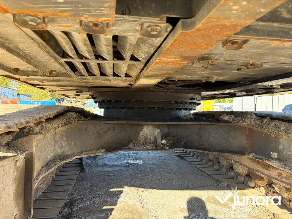 Grävmaskin Volvo EC210CL med tiltrotator och redskap