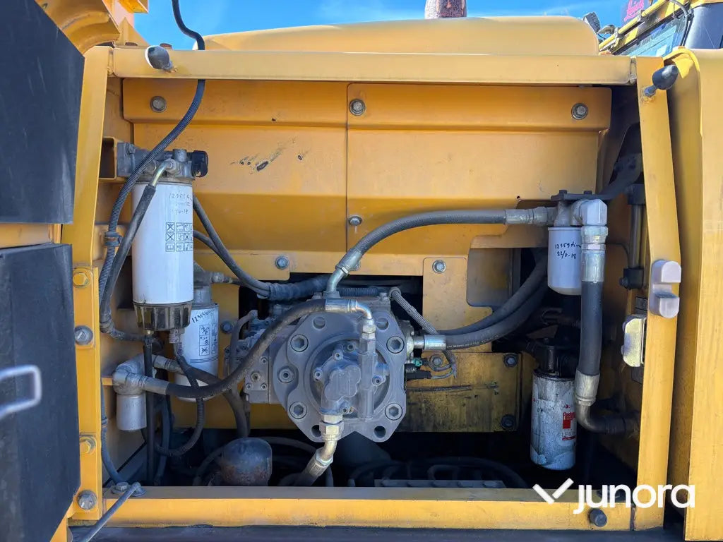 Grävmaskin Volvo EC210CL med tiltrotator och redskap