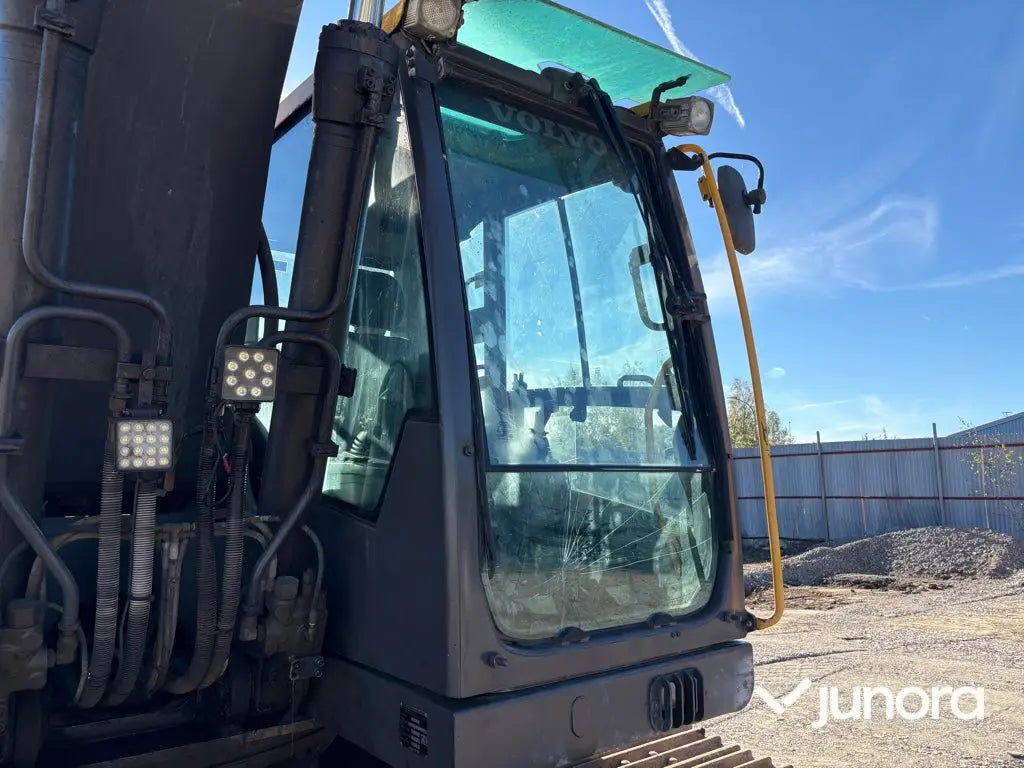 Grävmaskin Volvo EC210CL med tiltrotator och redskap