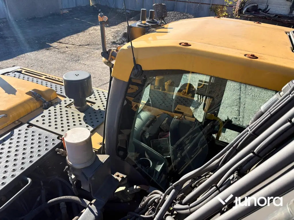 Grävmaskin Volvo EC210CL med tiltrotator och redskap