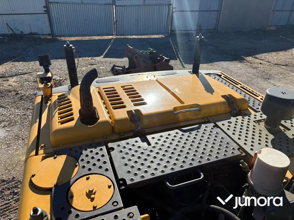 Grävmaskin Volvo EC210CL med tiltrotator och redskap