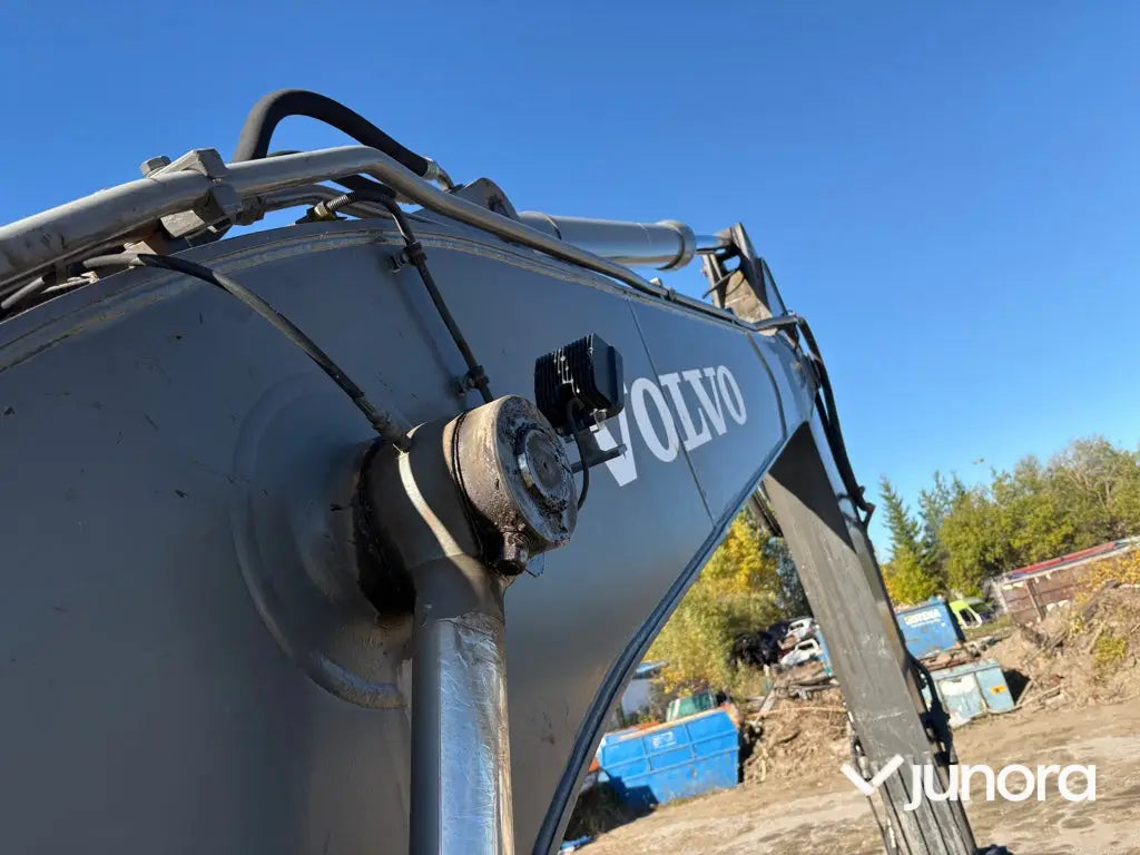 Grävmaskin Volvo EC210CL med tiltrotator och redskap