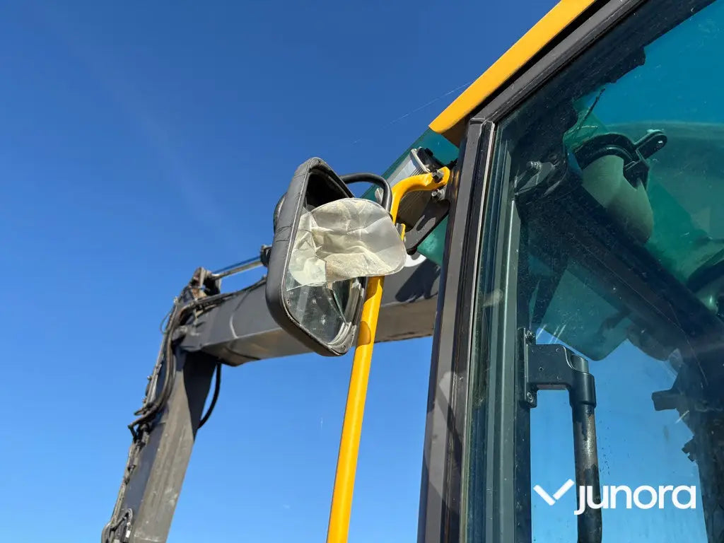 Grävmaskin Volvo EC210CL med tiltrotator och redskap
