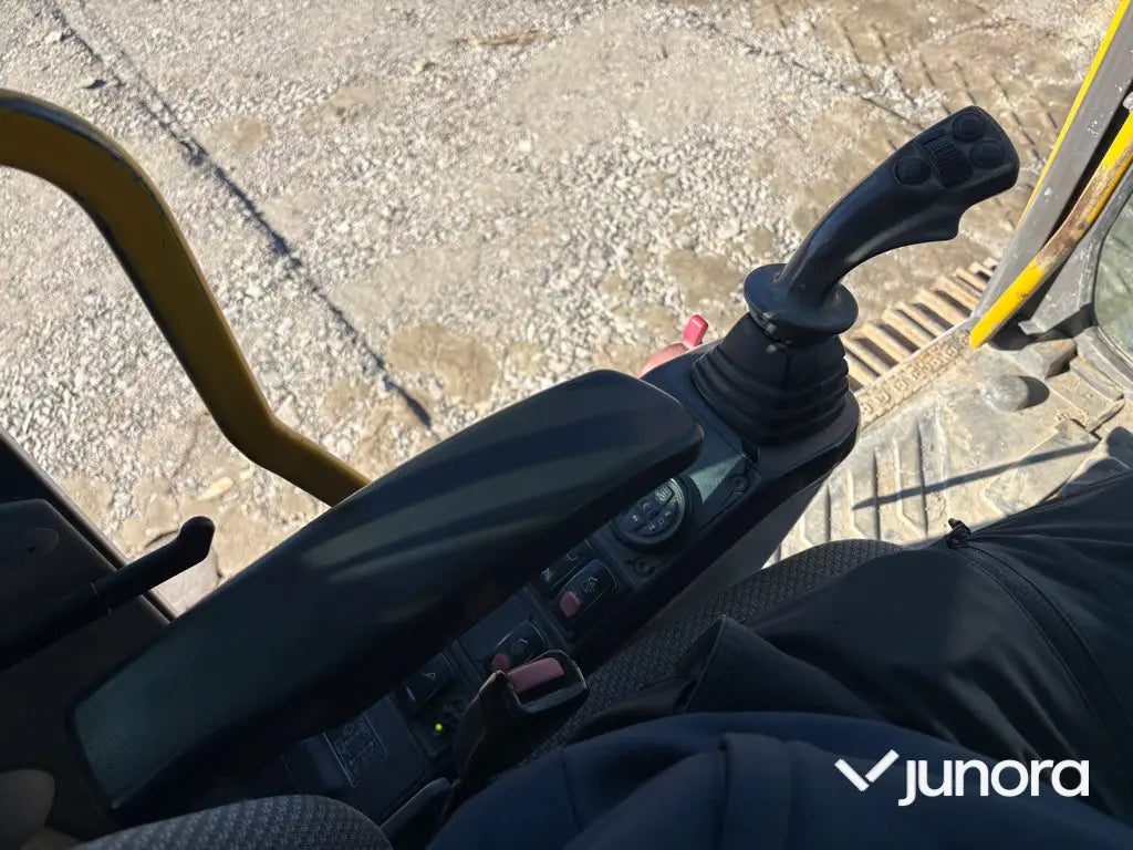 Grävmaskin Volvo EC210CL med tiltrotator och redskap