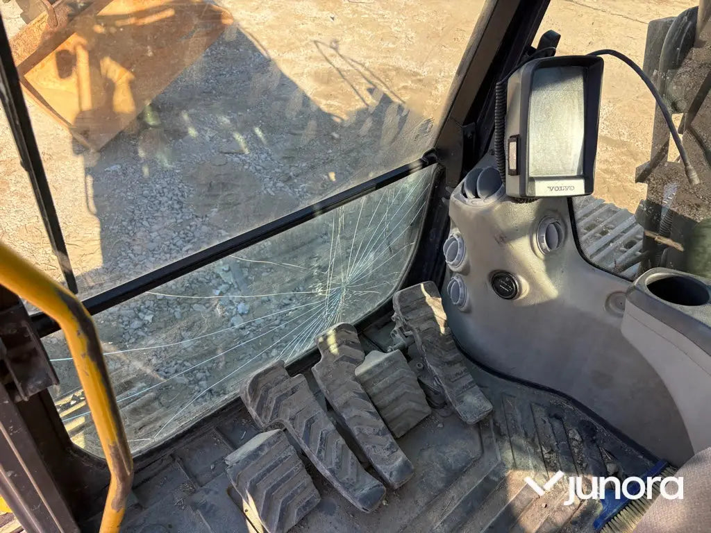 Grävmaskin Volvo EC210CL med tiltrotator och redskap