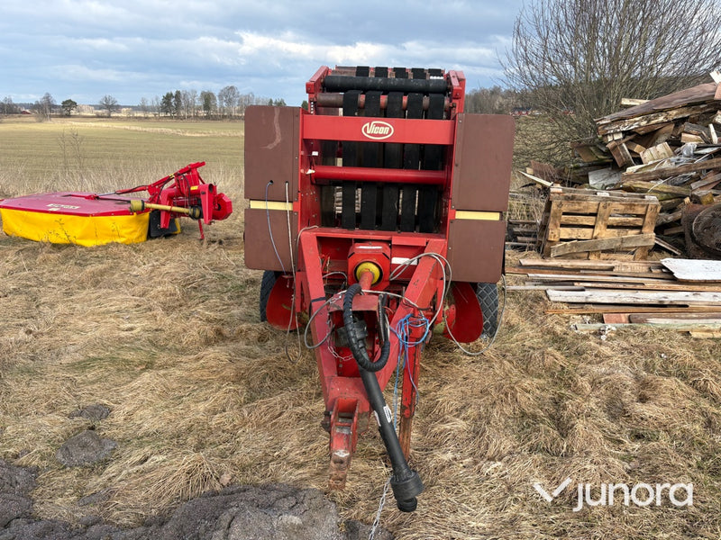 Rundbalspress Vicon RP900 (Småbalspress)