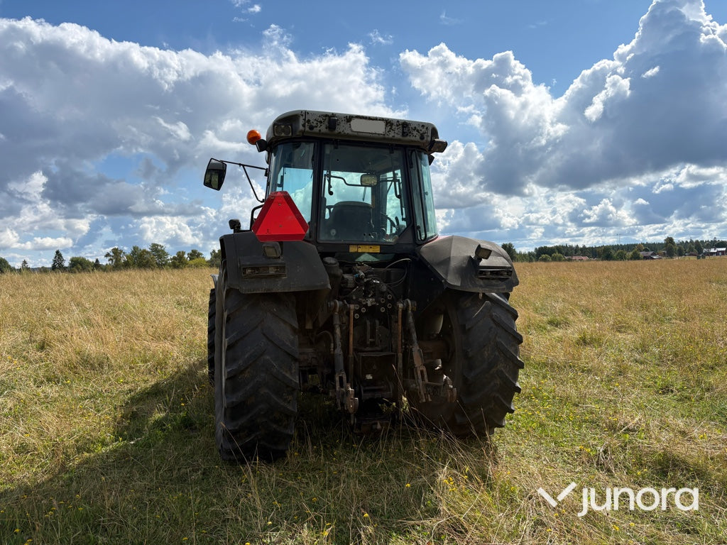 Traktor med frontlastare - Massey Ferguson 6255-4, Trima 3240