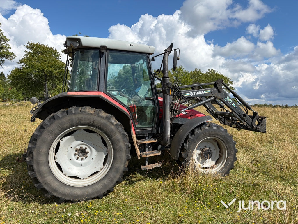 Traktor med frontlastare - Massey Ferguson 6255-4, Trima 3240