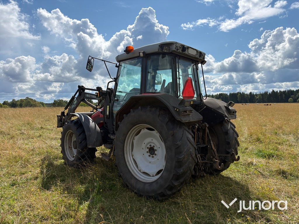 Traktor med frontlastare - Massey Ferguson 6255-4, Trima 3240