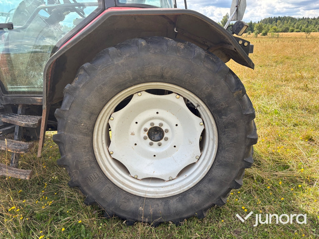 Traktor med frontlastare - Massey Ferguson 6255-4, Trima 3240
