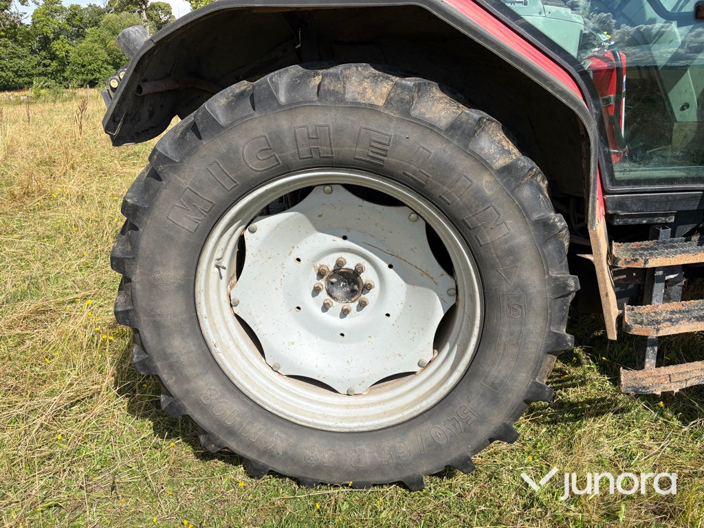 Traktor med frontlastare - Massey Ferguson 6255-4, Trima 3240