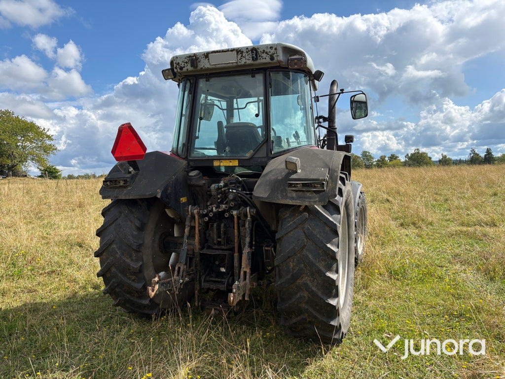 Traktor med frontlastare - Massey Ferguson 6255-4, Trima 3240