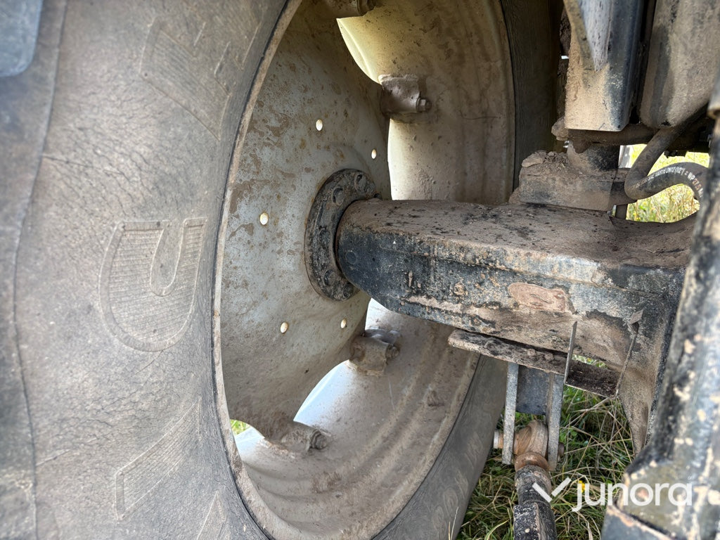 Traktor med frontlastare - Massey Ferguson 6255-4, Trima 3240