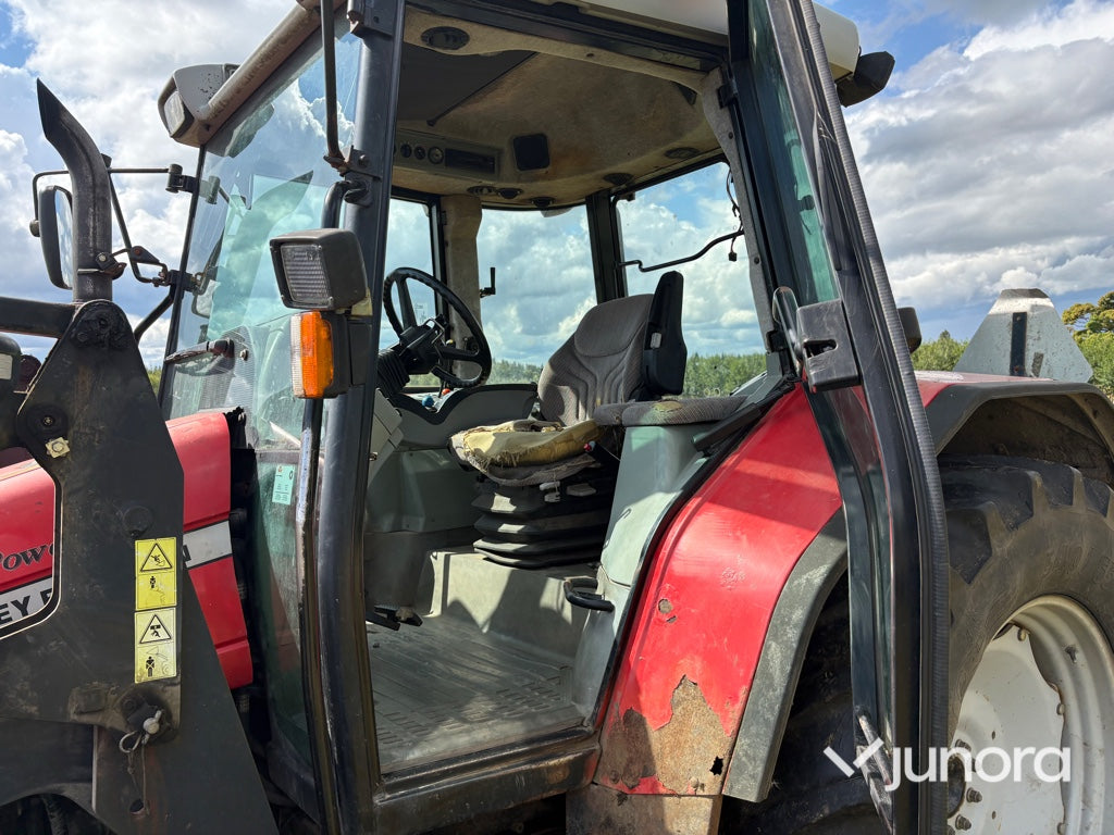 Traktor med frontlastare - Massey Ferguson 6255-4, Trima 3240