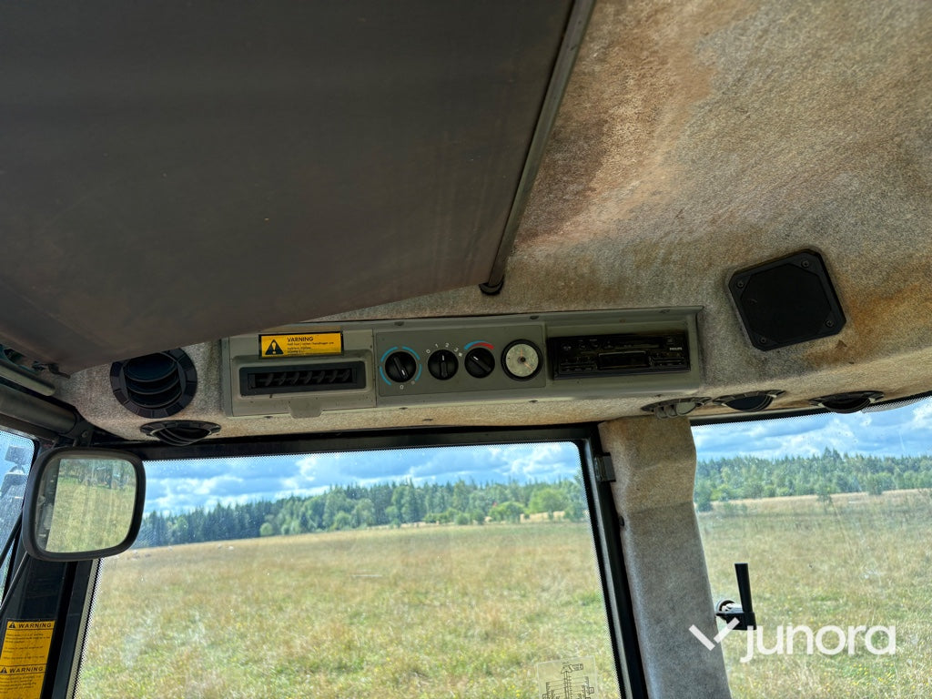 Traktor med frontlastare - Massey Ferguson 6255-4, Trima 3240