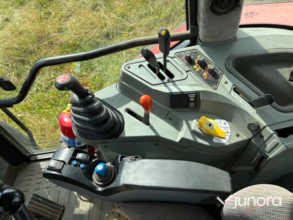 Traktor med frontlastare - Massey Ferguson 6255-4, Trima 3240