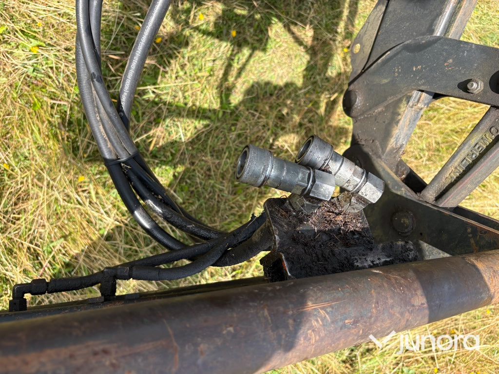 Traktor med frontlastare - Massey Ferguson 6255-4, Trima 3240
