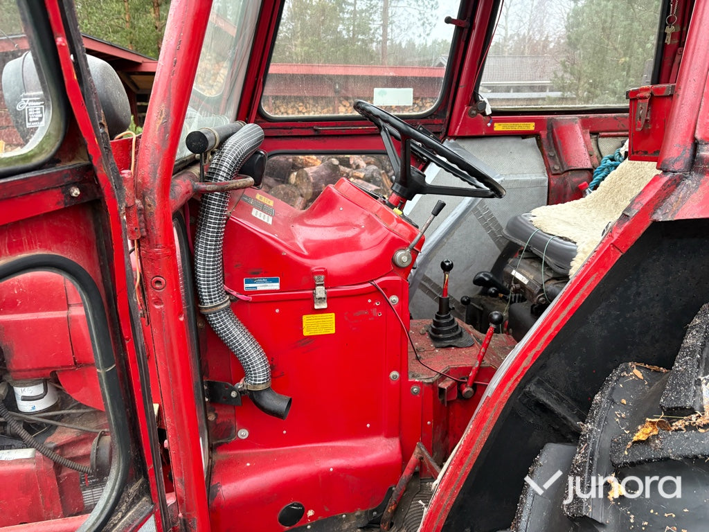 Traktor - Volvo BM T 430, med vikplog