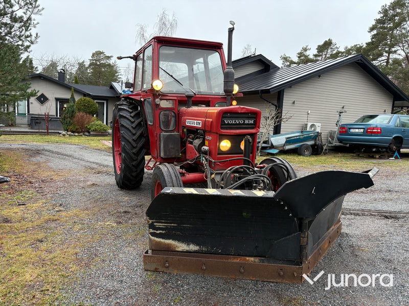 Traktor - Volvo BM T 430, med vikplog
