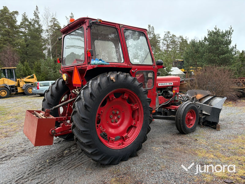 Traktor - Volvo BM T 430, med vikplog