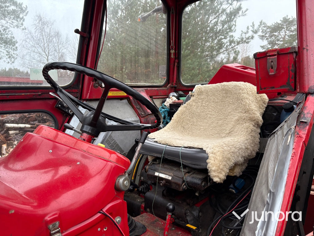 Traktor - Volvo BM T 430, med vikplog