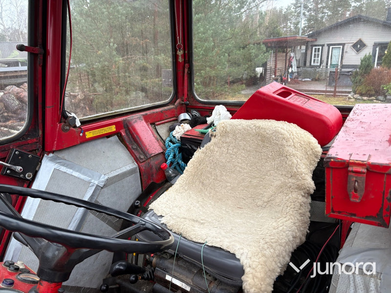 Traktor - Volvo BM T 430, med vikplog