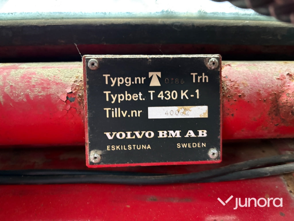Traktor - Volvo BM T 430, med vikplog