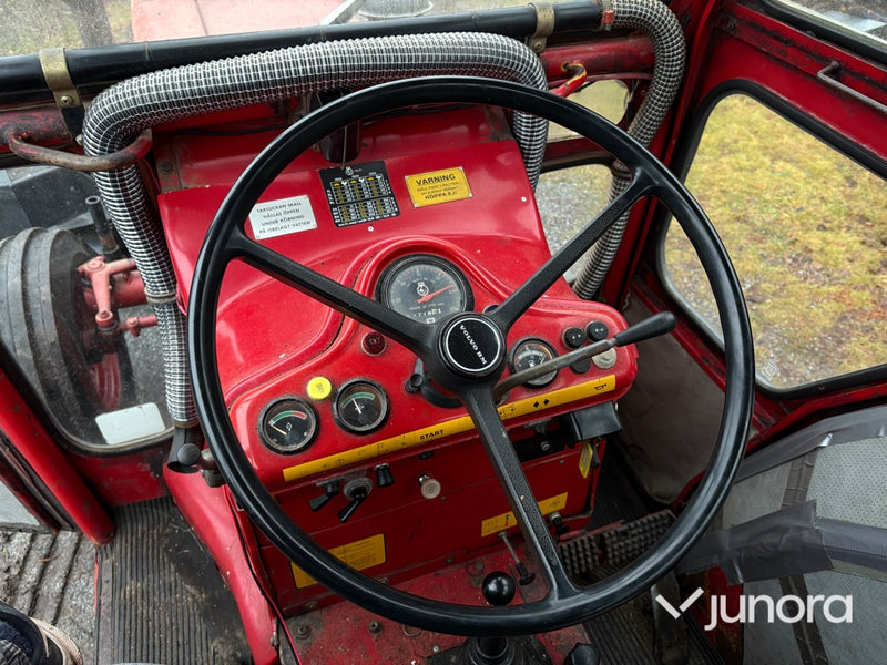 Traktor - Volvo BM T 430, med vikplog