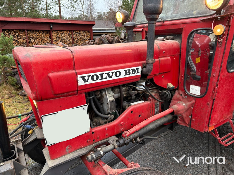 Traktor - Volvo BM T 430, med vikplog