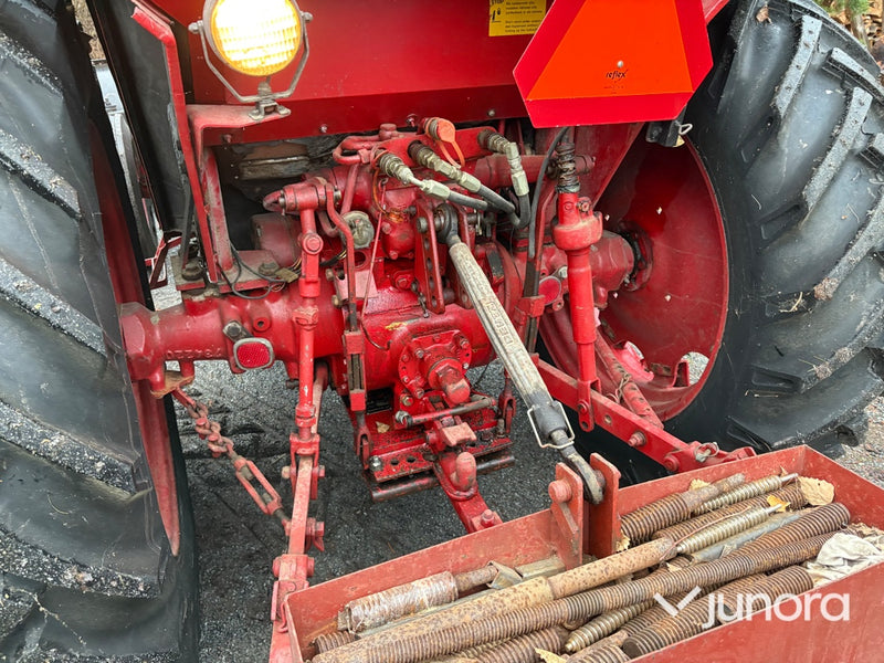 Traktor - Volvo BM T 430, med vikplog