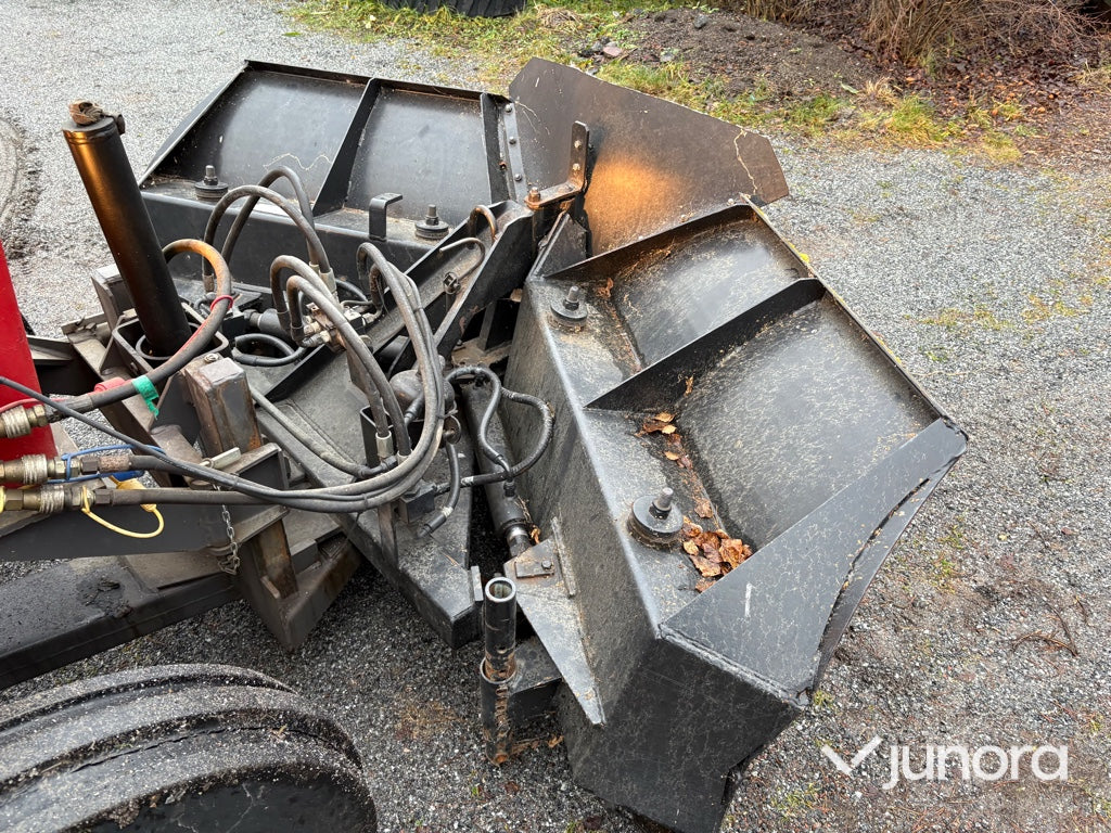 Traktor - Volvo BM T 430, med vikplog