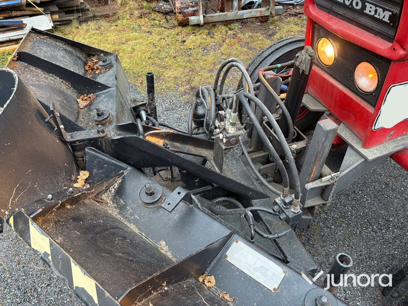 Traktor - Volvo BM T 430, med vikplog