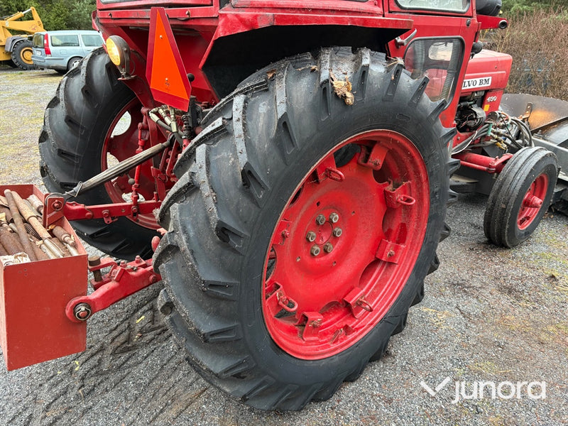 Traktor - Volvo BM T 430, med vikplog