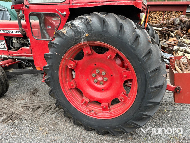 Traktor - Volvo BM T 430, med vikplog