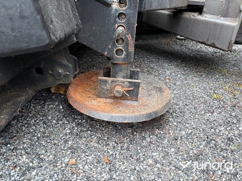 Traktor - Volvo BM T 430, med vikplog