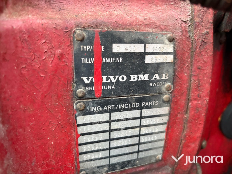 Traktor - Volvo BM T 430, med vikplog