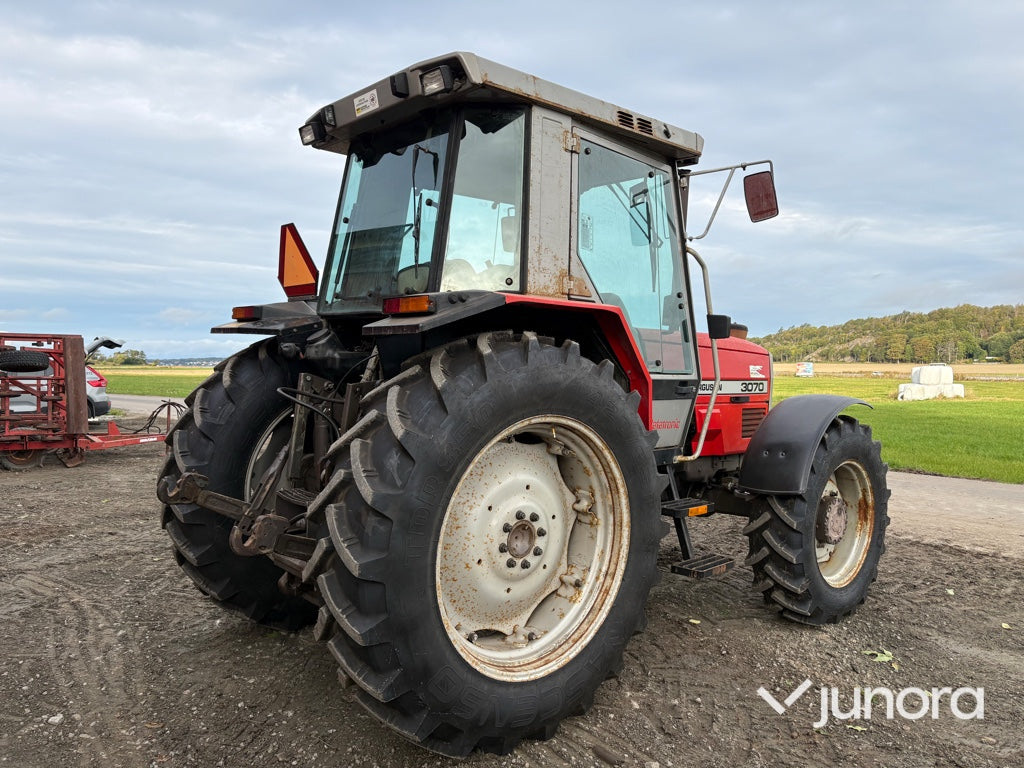 Traktor Massey Ferguson 3070