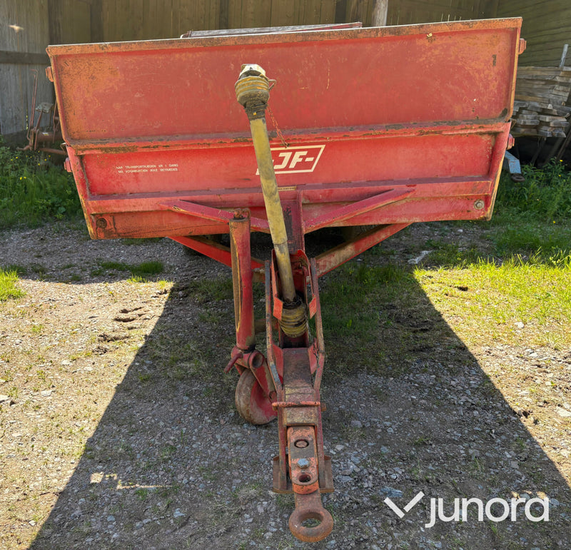 Fastgödselspridare JF 40