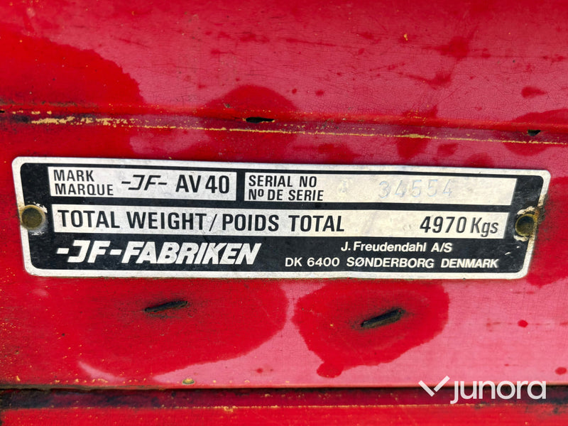 Fastgödselspridare JF 40