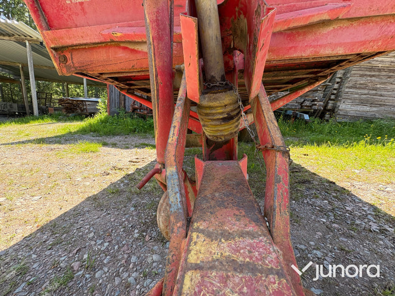 Fastgödselspridare JF 40