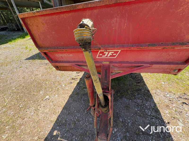 Fastgödselspridare JF 40