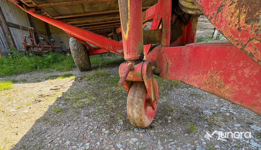 Fastgödselspridare JF 40