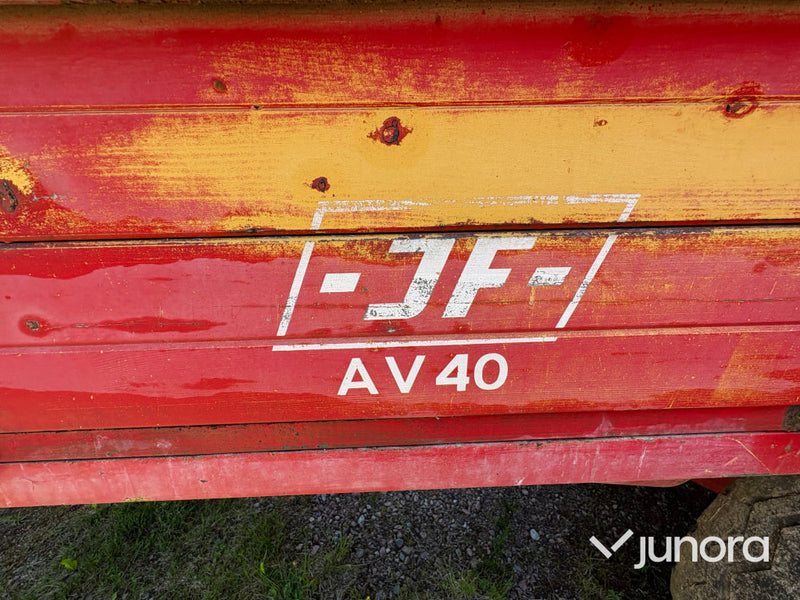 Fastgödselspridare JF 40