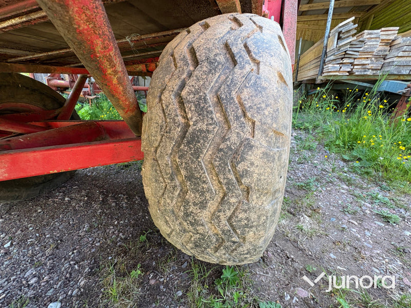 Fastgödselspridare JF 40