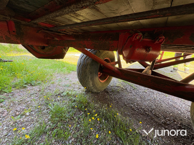 Fastgödselspridare JF 40