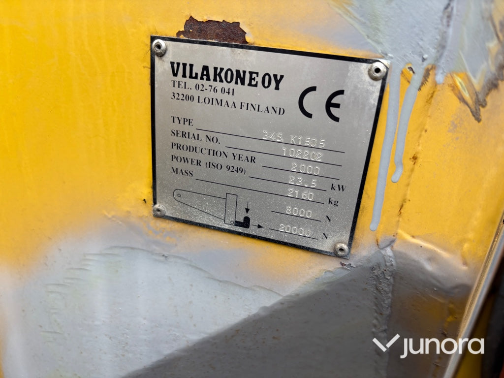 Redskapsbärare Wille 345 med vikplog och sandspridare