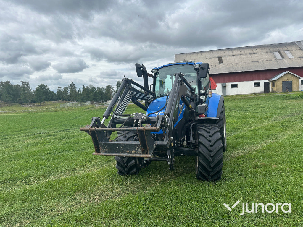 New Holland T5. 95 med vreten lastare